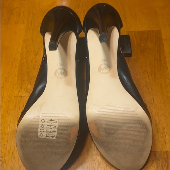 Heels - Picture 2 of 2